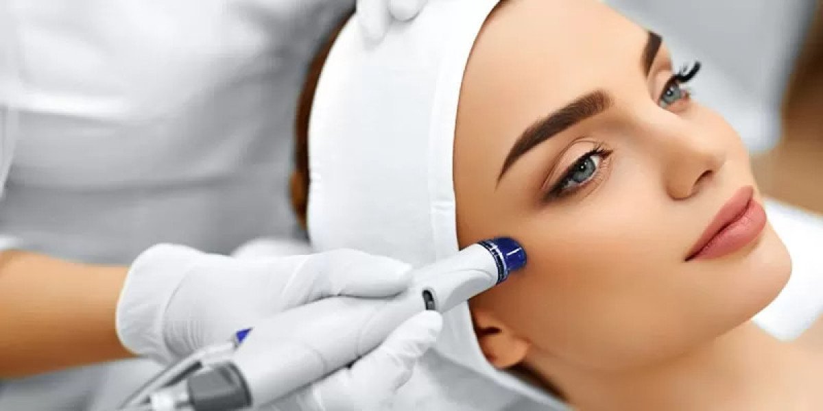 6 Essential Facts About Facial Peels From the Experts